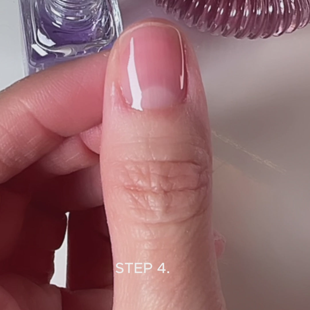 Carica video: STRONG GLOSSY BASE | Step 4