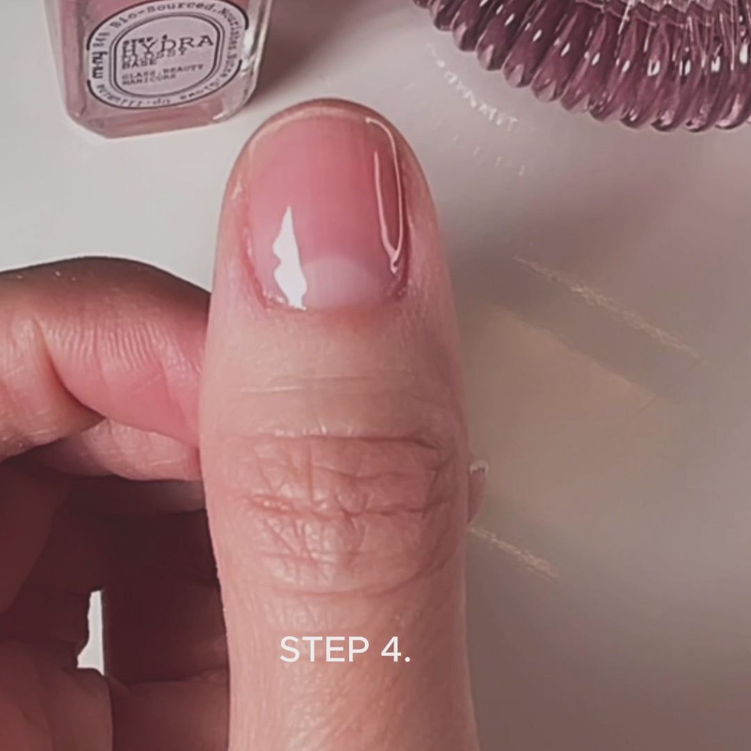 Carica video: HYDRA GLOSSY BASE | Step 4
