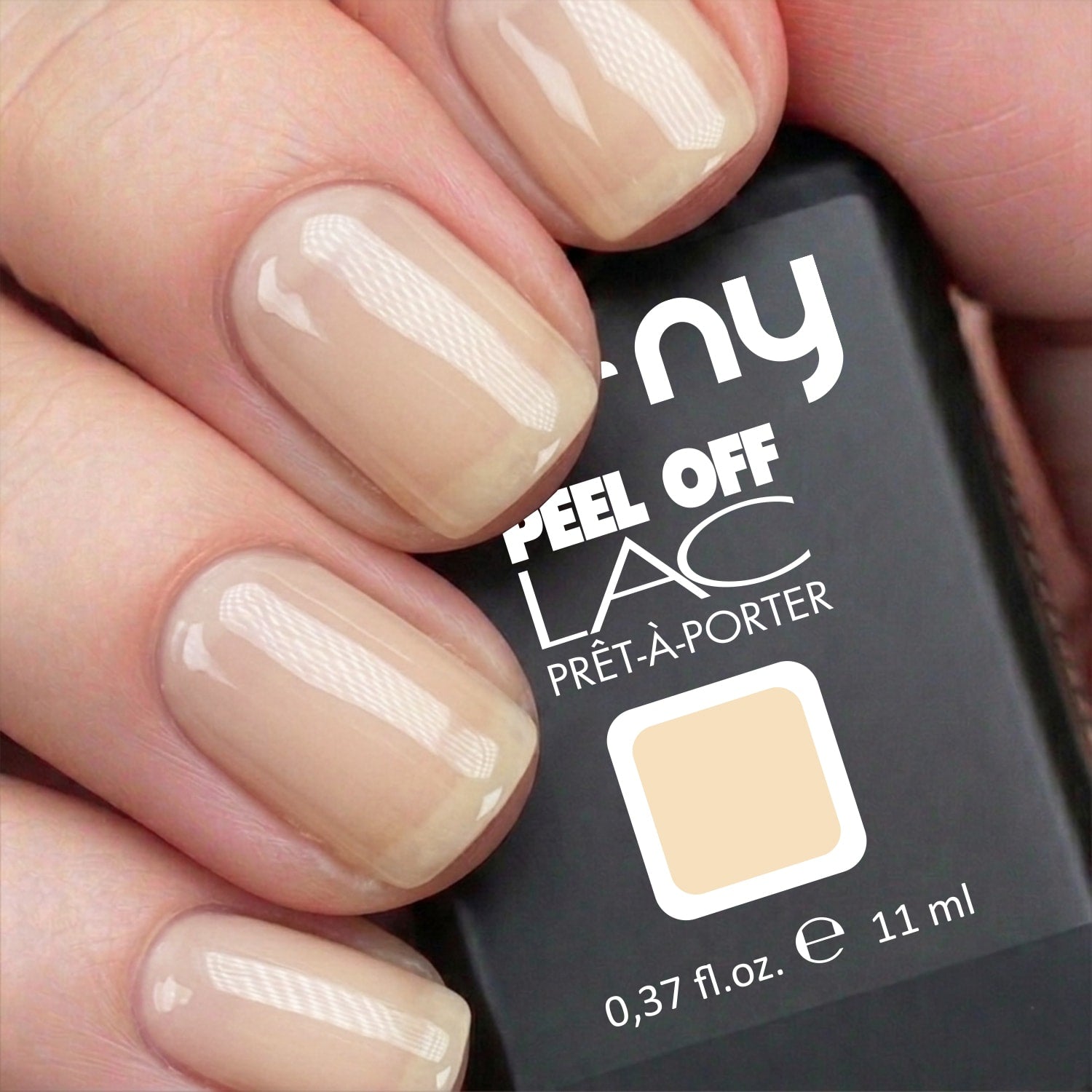 Unghie con smalto peel-off NY Pale Banana color nude beige, confezione prêt-à-porter 11ml in primo piano