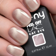 Manicure con smalto peel-off NY Cat Eye Soft Pink, effetto magnetico beige dorato con riflessi champagne