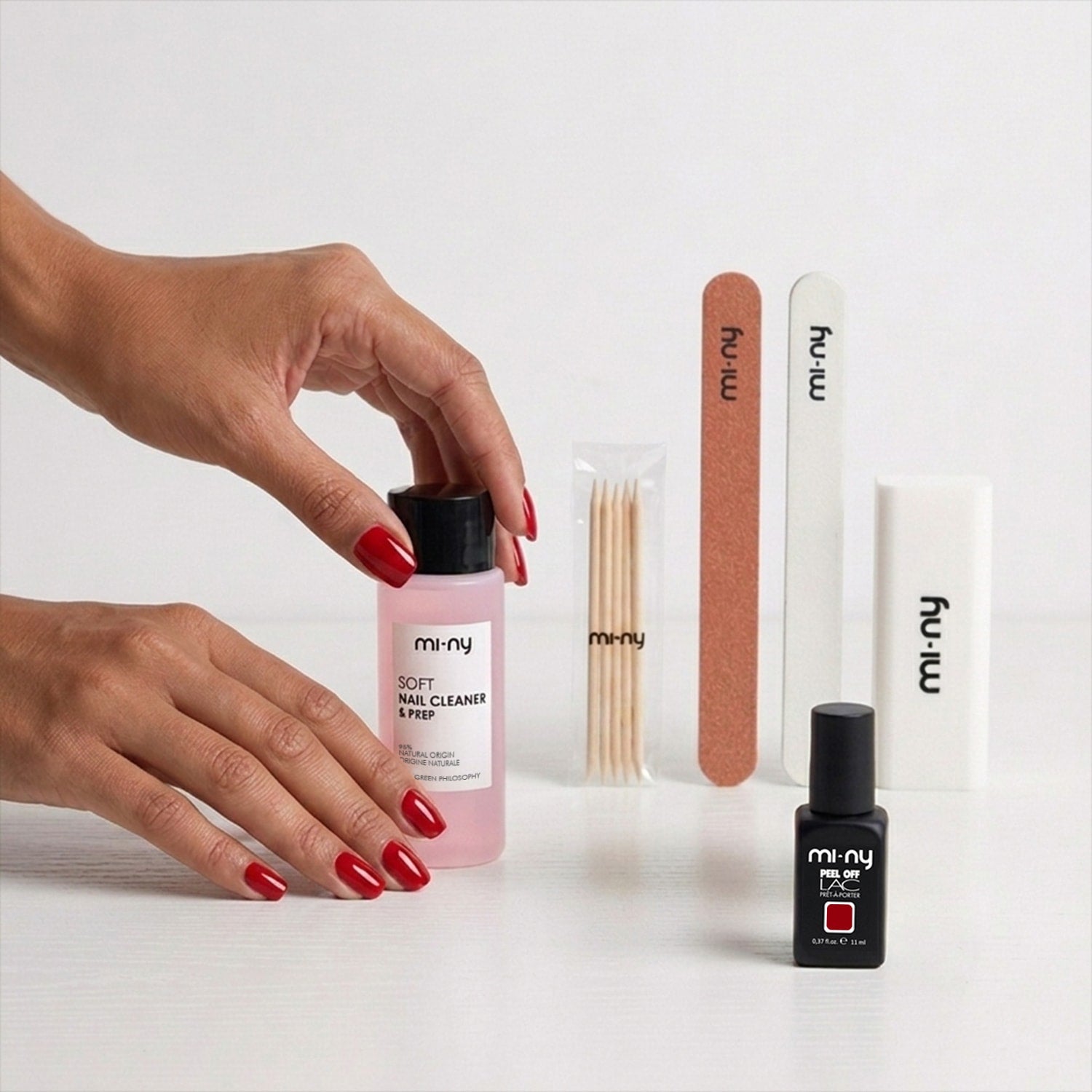Kit starter smalto semipermanente peel-off mi-ny con 1 colore, comprende Soft Nail Cleaner & Prep, buffer, bastoncini in legno e due lime.